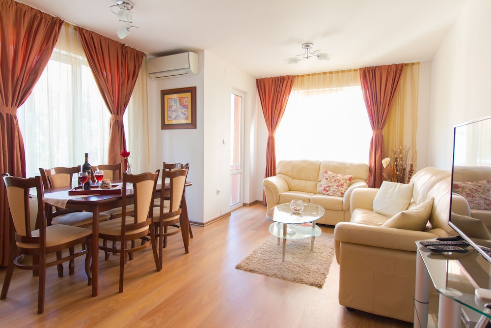 Apartment, 2 Bedrooms ( Str. Iglika 1 )