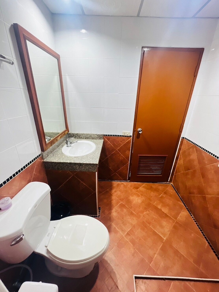 Deluxe Double Room - Photo 11