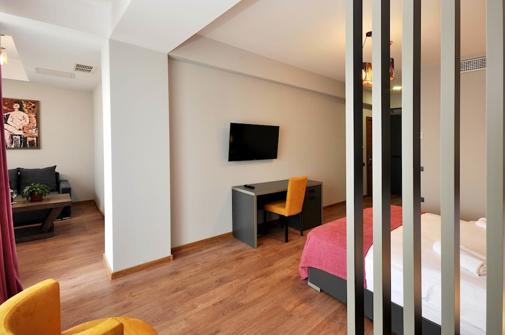 Studio Suite photo 3