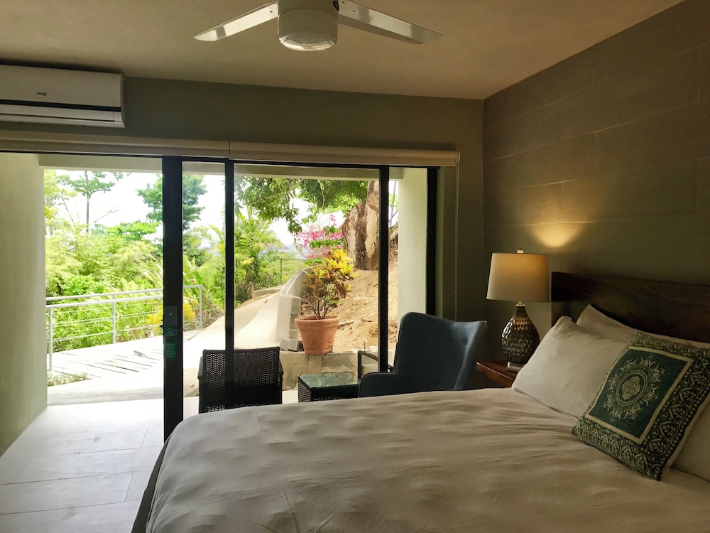 Deluxe Double Room, 1 King Bed, Partial Sea View (See Breeze, On the Hill) photo 3