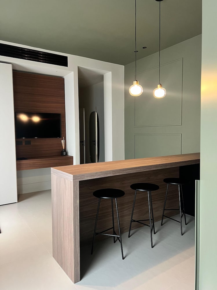 Executive Suite - Photo 5