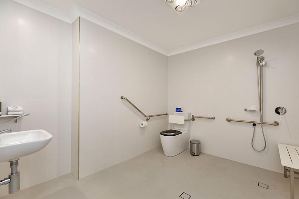 2 Bedroom Apartment Accessible photo 3