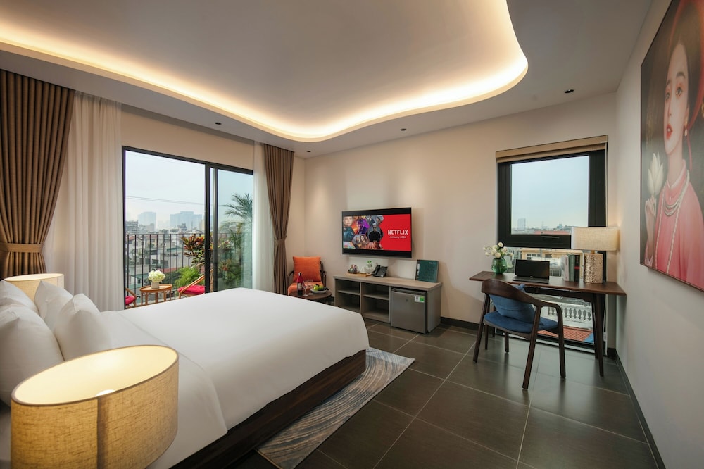 Junior Suite With Panoramic City View, Balcony