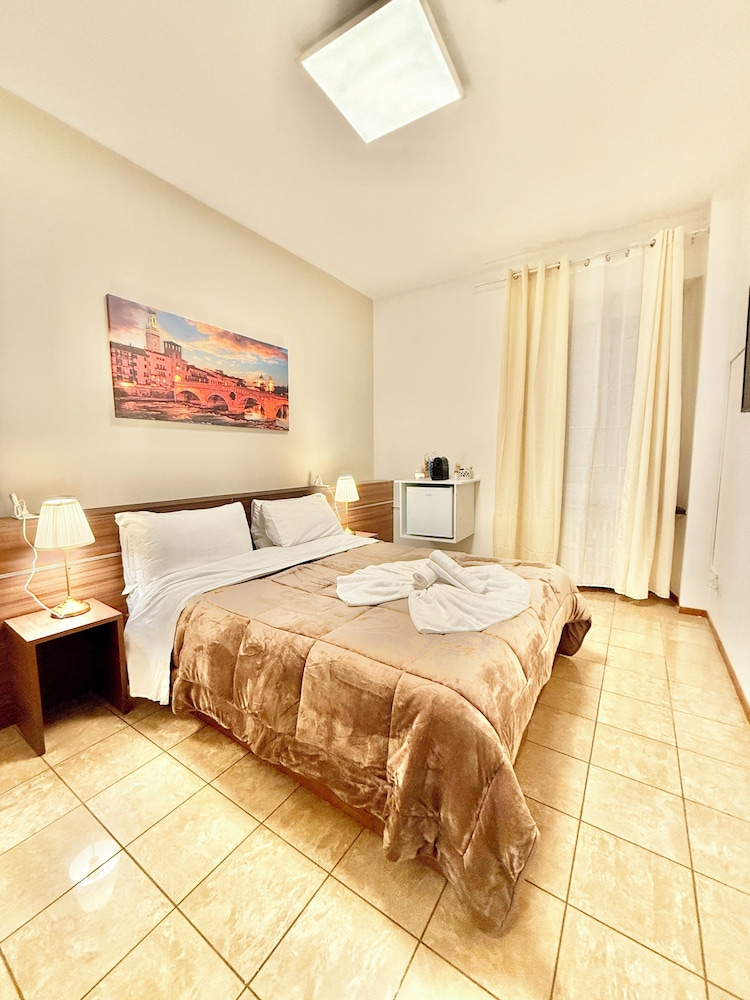 Comfort Room, River View