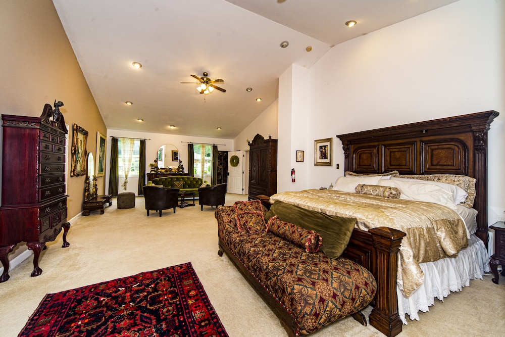 Luxury Suite, Multiple Beds, Kitchen, Mountain View photo 1