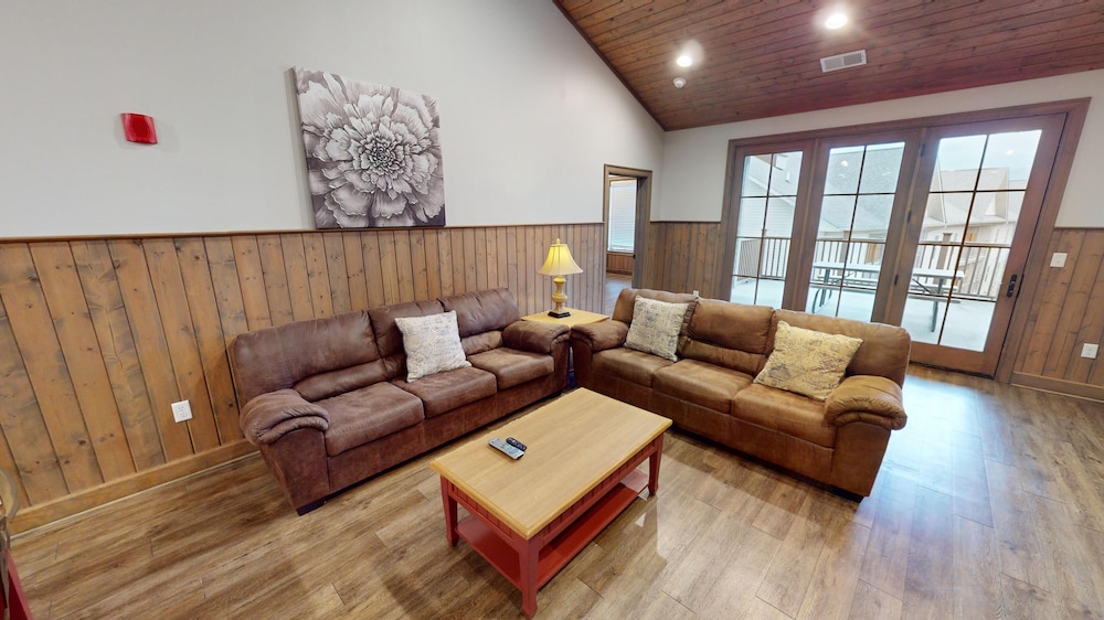 Unit 721 - Upstairs 4 Bedroom Unit w/ Pool and Game Room Access