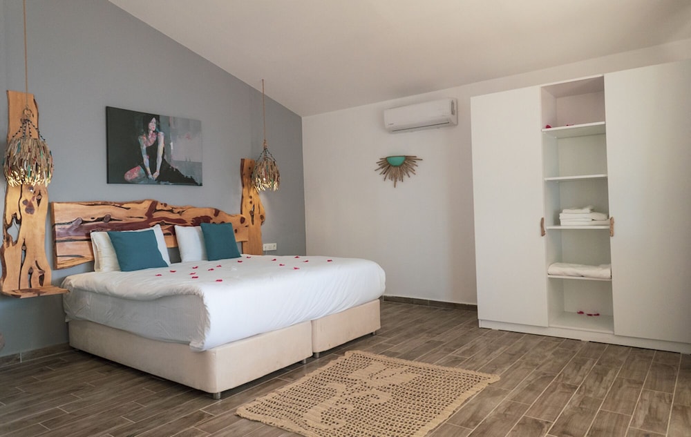 Deluxe Suite Queen - Sea View photo 2