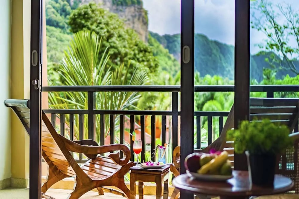 Deluxe Room, Pool View - Photo 10