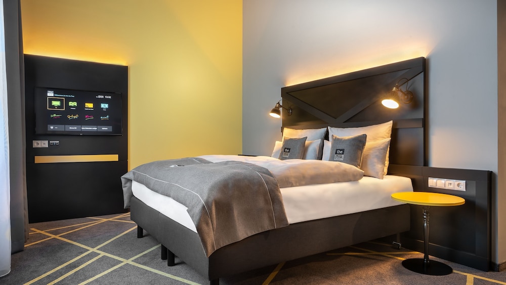 Standard Room, 1 Queen Bed with Sofa bed (Up to 3 Adults) - Photo 2