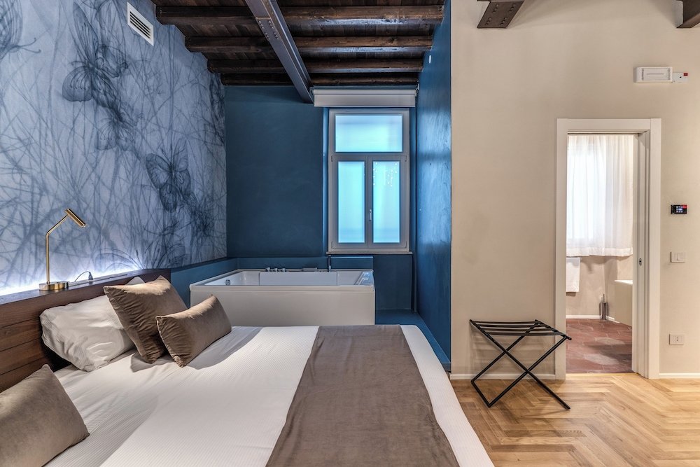 Quadruple room with whirlpool tub on the fourth floor in the separate building photo 3