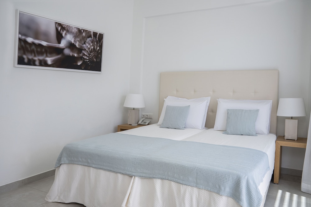 Double or Twin Room, Garden View - Photo 3