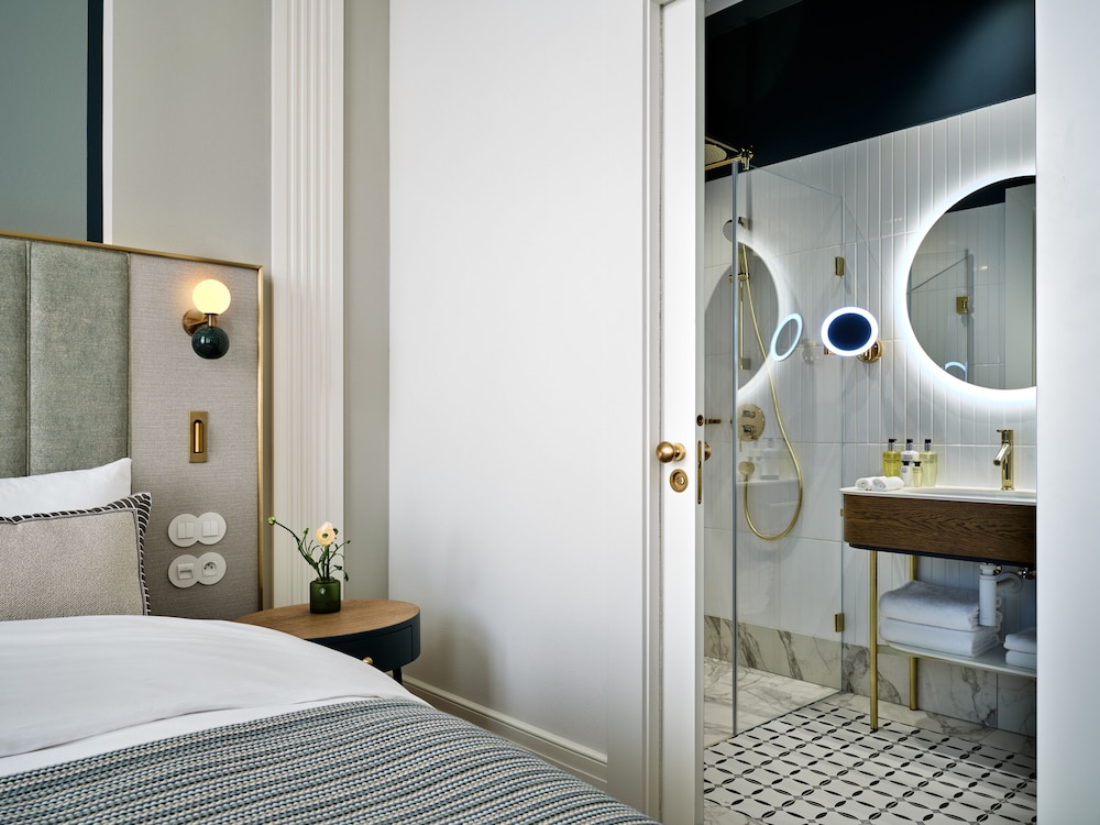 Standard Double Room - Photo 5