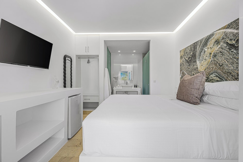 Deluxe Double Room, Patio, Courtyard View