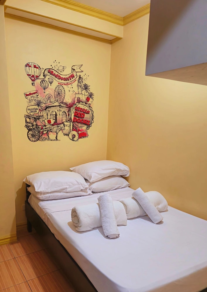 Basic Apartment - Photo 1