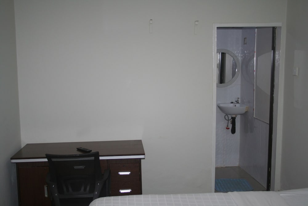 Basic Double Room Single Use, 2 Double Beds photo 3