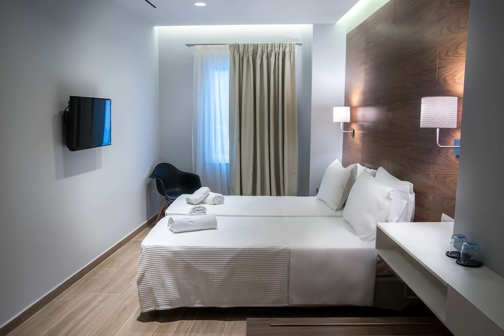 Deluxe Double or Twin Room photo 2