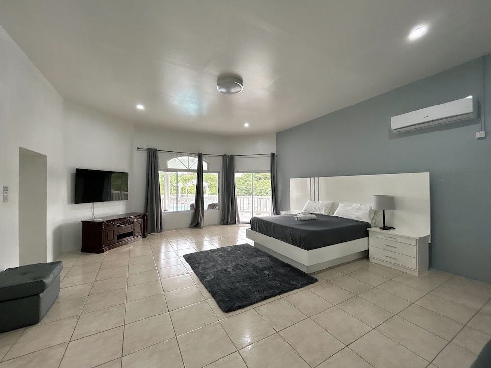 Luxury Villa photo 2