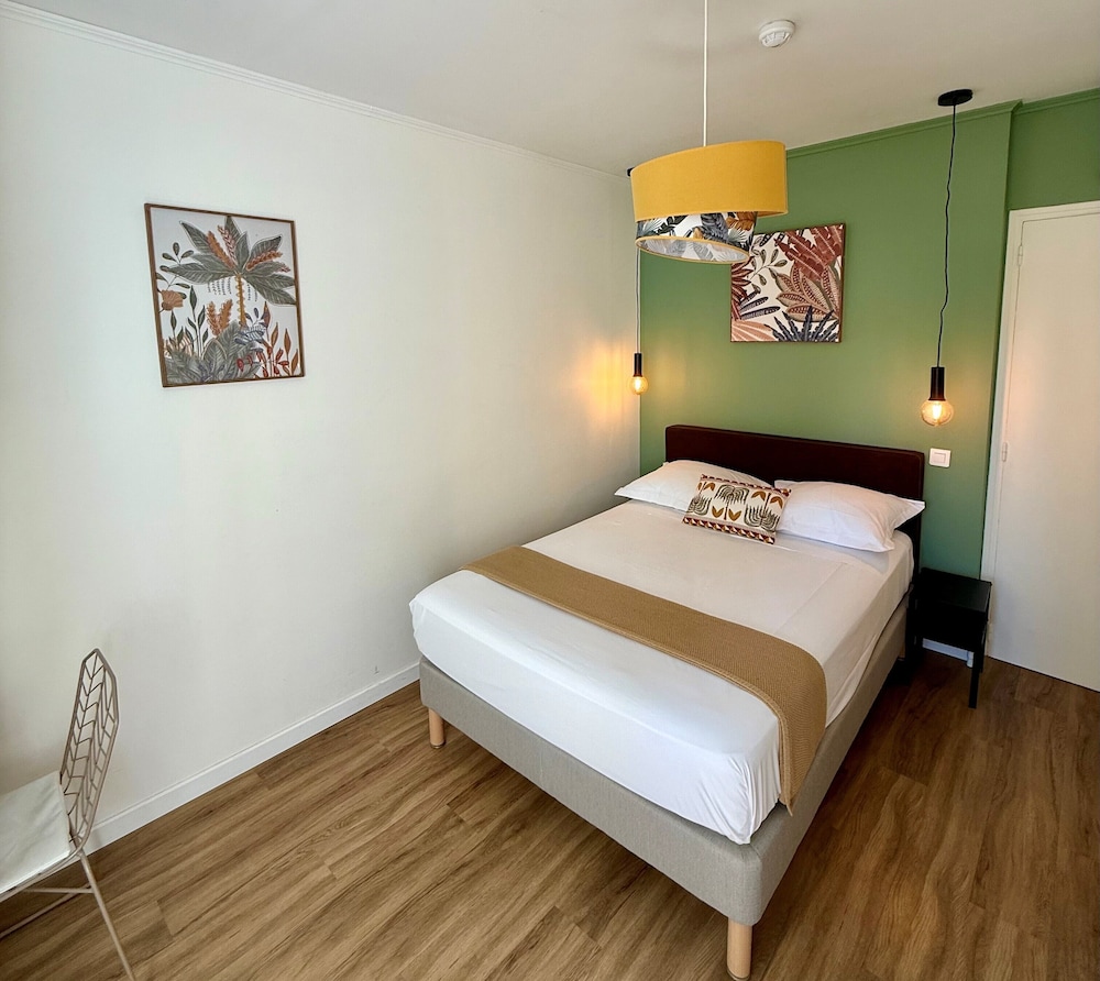 Economy Room