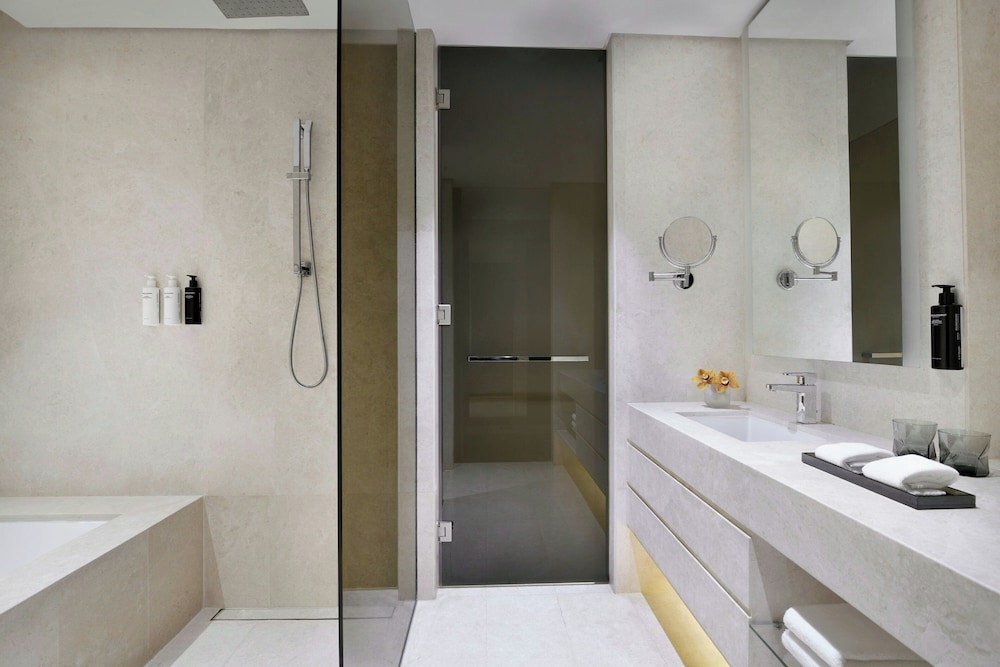 Premium Room, 1 King Bed (View)