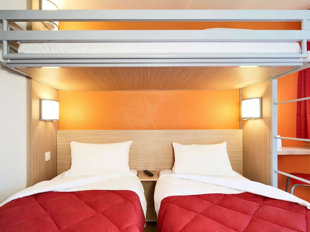 Standard Room, 3 Twin Beds photo 3