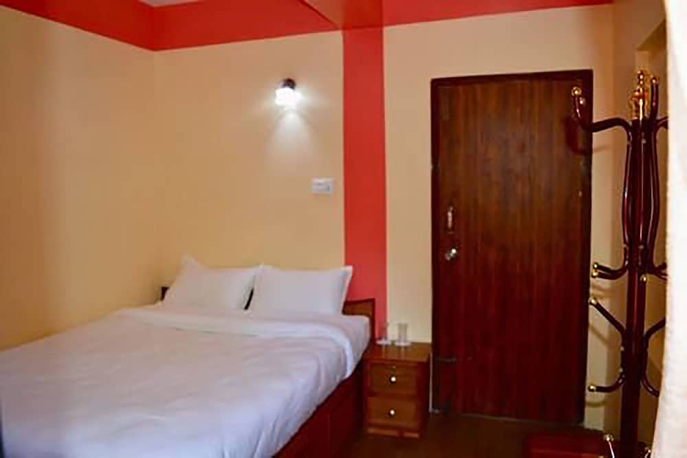 Standard Double or Twin Room, 1 Double Bed, Private Bathroom, Courtyard View