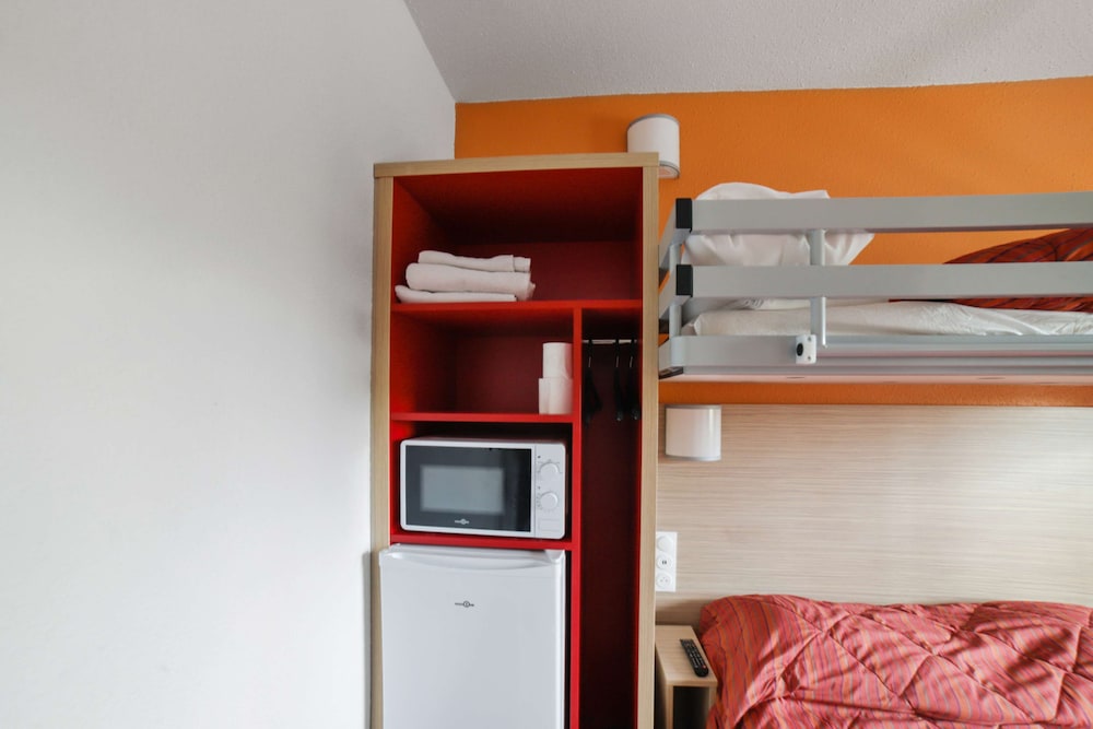 Standard Room, Multiple Beds (Shared Bathroom) photo 2