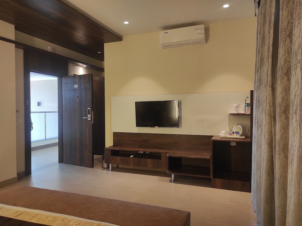 Luxury Room - Photo 13