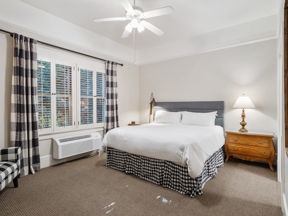 Superior Suite, 1 King Bed, Patio - Photo 1