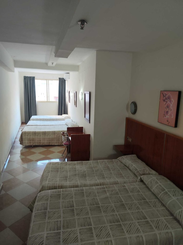 Quadruple Room - Photo 3