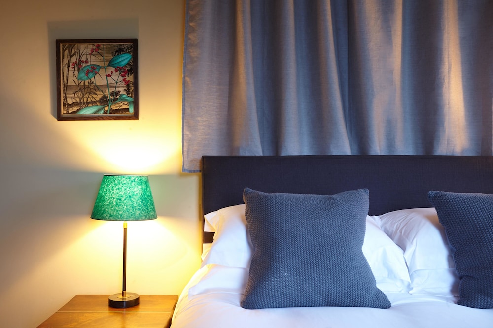 Deluxe Double Room, 1 King Bed photo 2