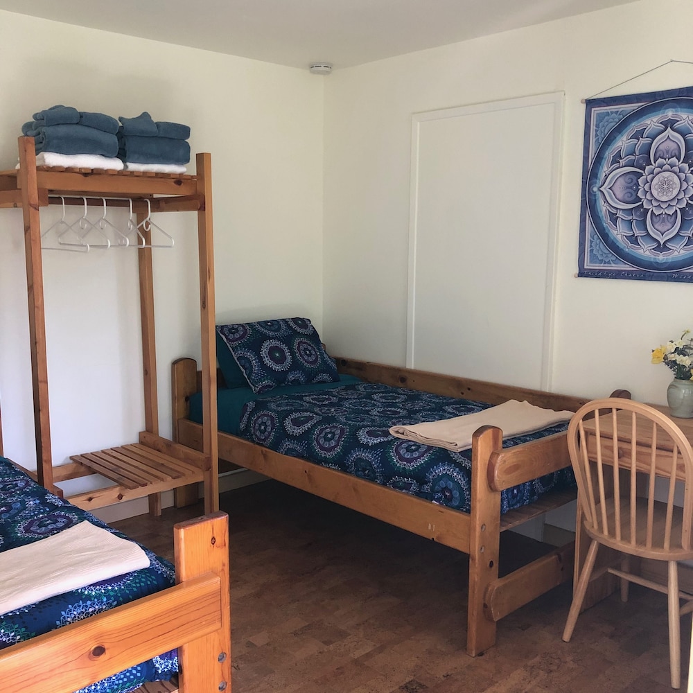 Basic Single Room, 2 Twin Beds, Shared Bathroom, Mountain View photo 1