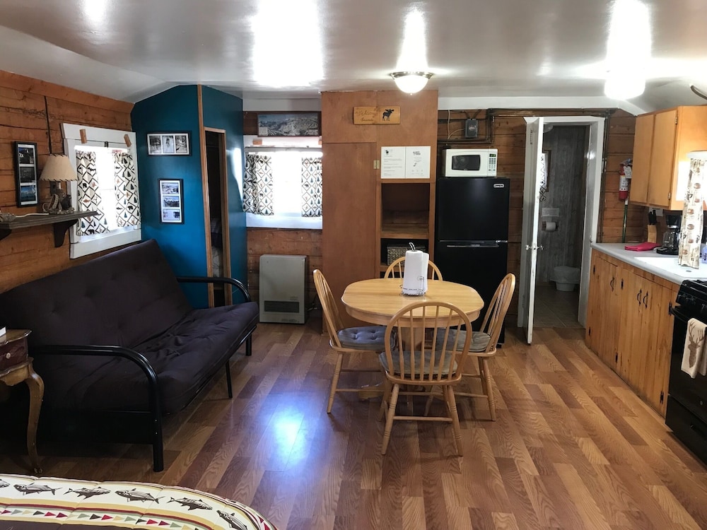 Traditional Cabin (8)