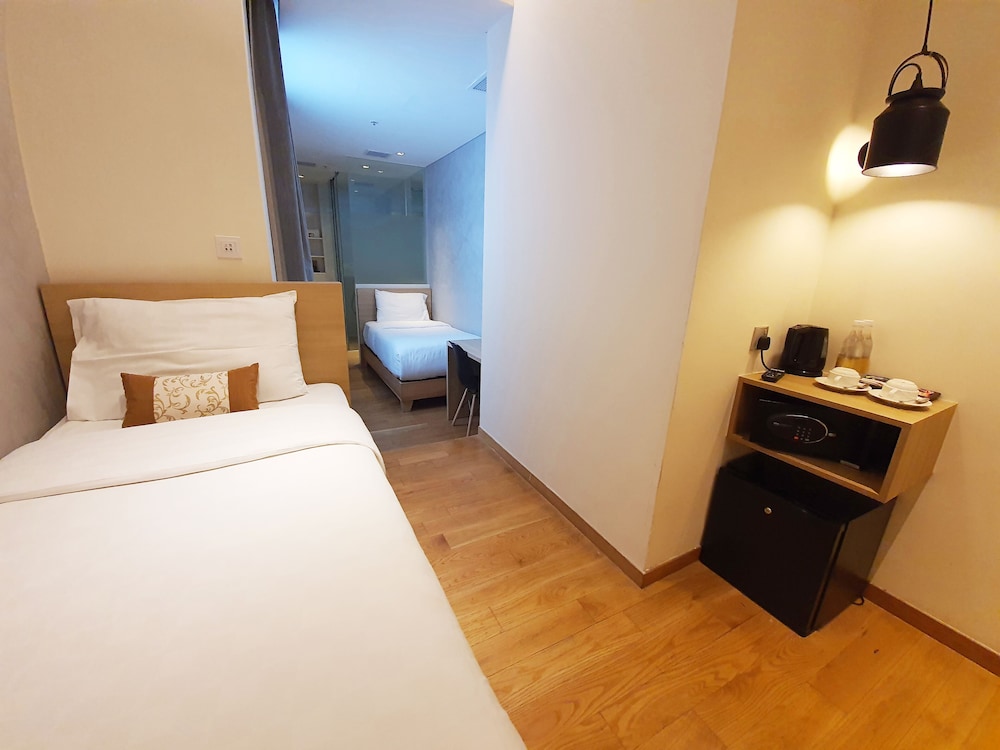 Deluxe Twin Room, 2 Twin Beds, Private Bathroom photo 2