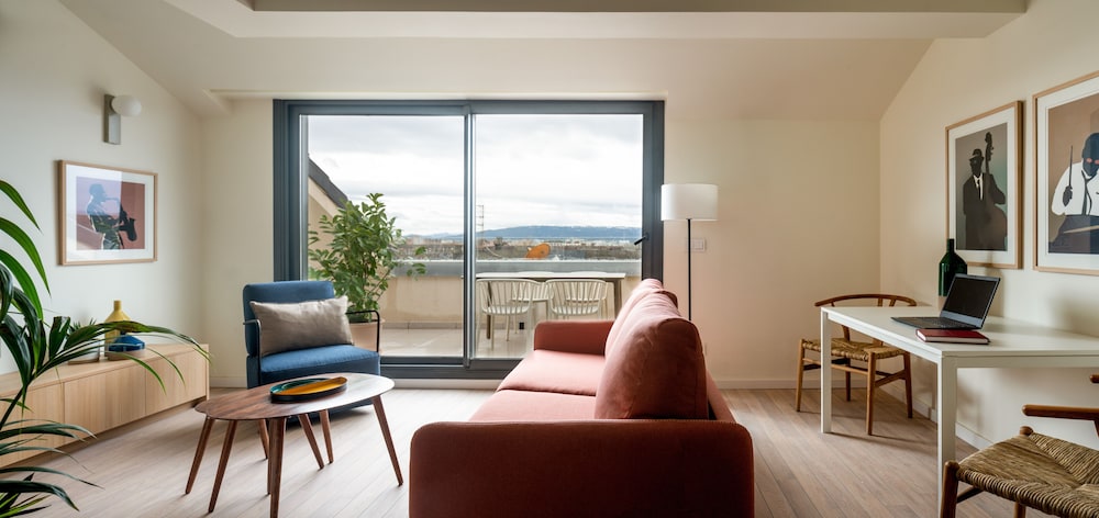 Penthouse, 2 Bedrooms, Terrace - Photo 2