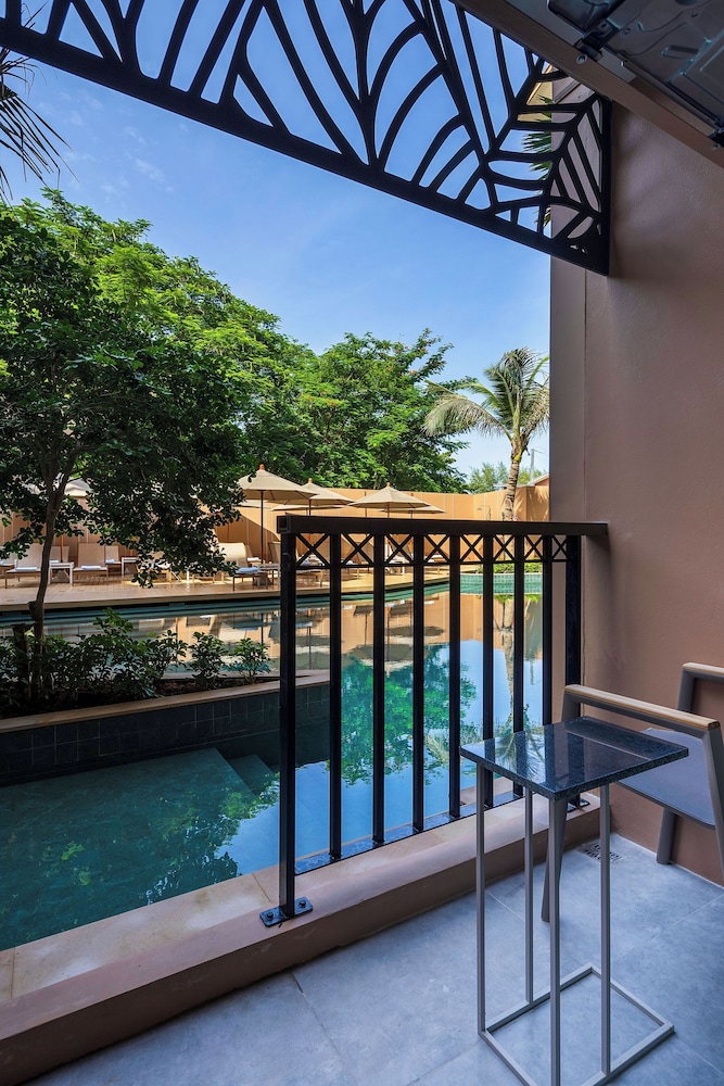 Deluxe Room, 1 King Bed, Pool Access - Photo 2
