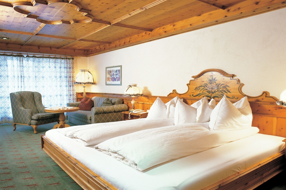 TIROL Hotel Premier