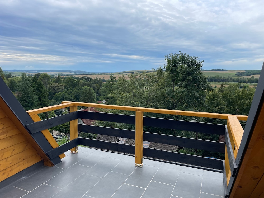 Family Apartment, 3 Bedrooms, Hot Tub, Hill View photo 3
