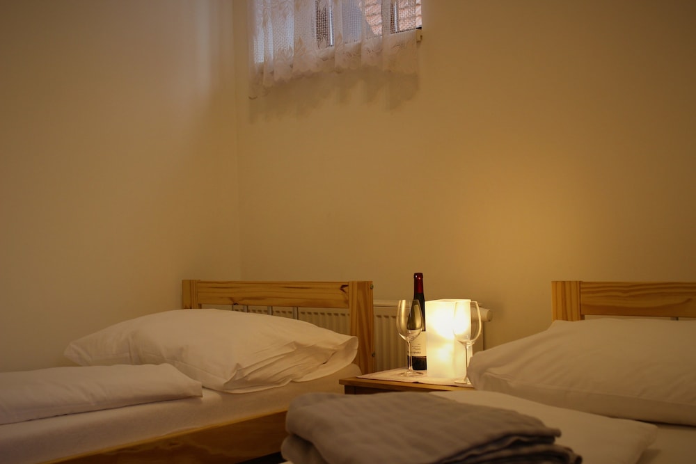 Classic Twin Room, 2 Twin Beds, Private Bathroom
