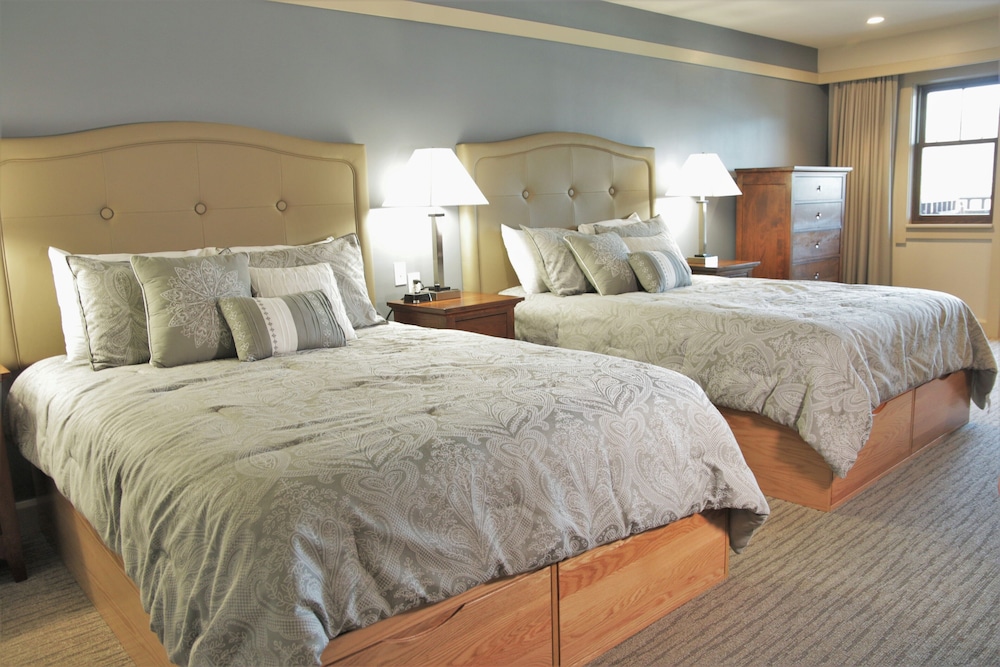 Deluxe Studio Suite, Multiple Beds, Lake View