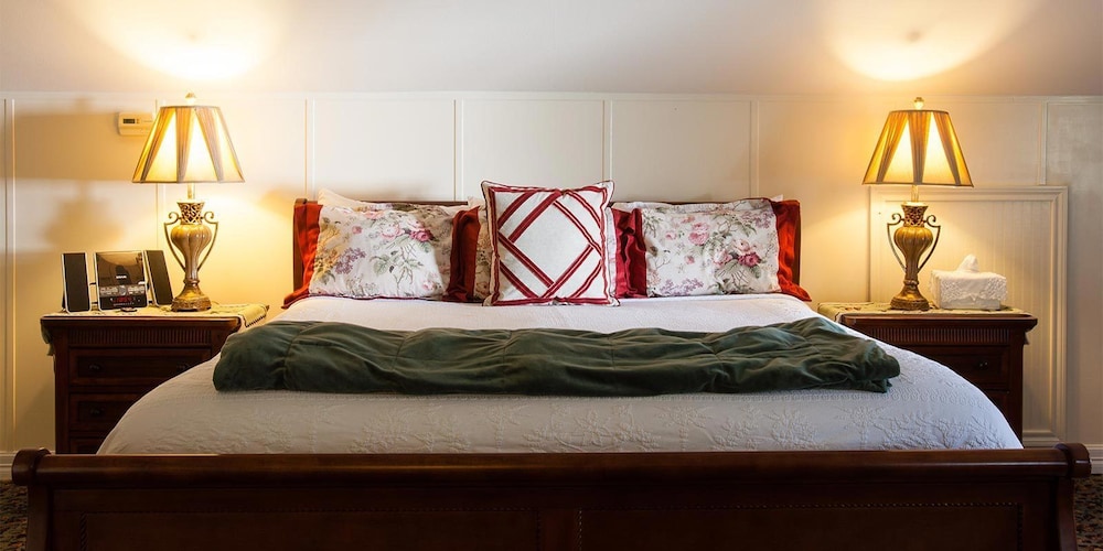Library Loft, 1 King Bed, Jetted Tub