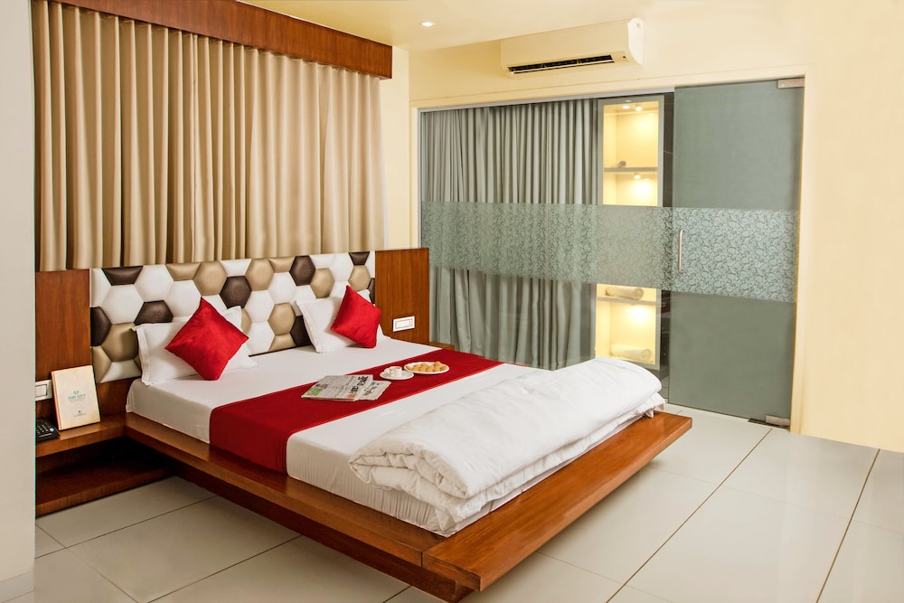 Royal Room photo 3