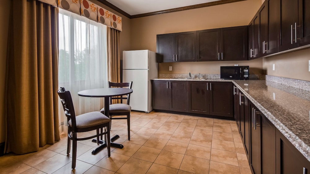 Suite, 1 King Bed, Accessible, Kitchen (with Sofabed) - Photo 1