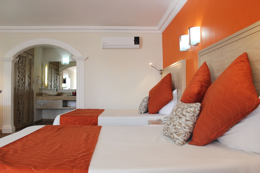Standard Room, 2 Double Beds photo 2