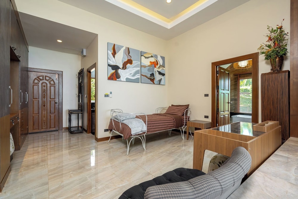 Family Suite with Bath Seaview photo 3