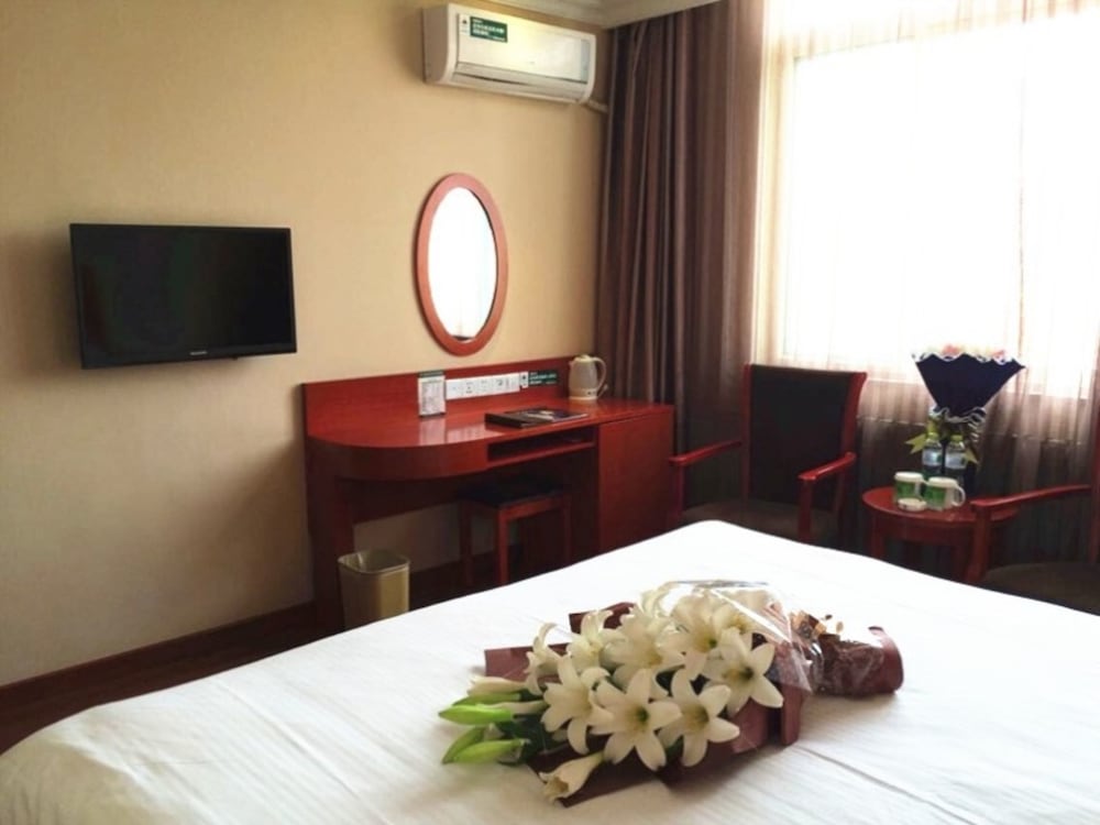Room, 1 King Bed - Photo 3