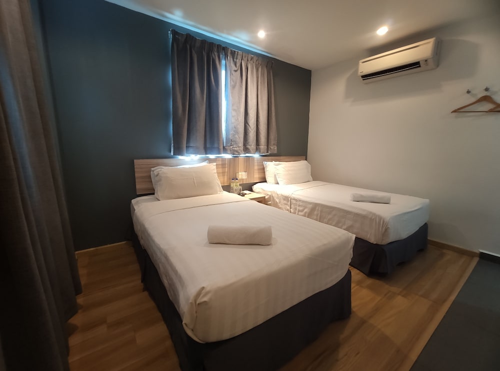 Deluxe Twin Room photo 3