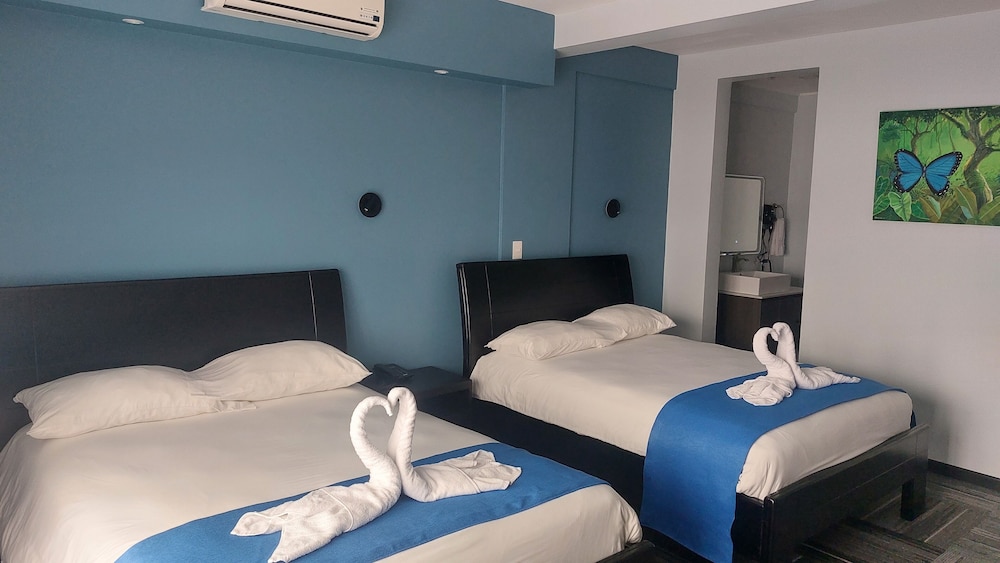 Family Double Room, 2 Double Beds, Private Bathroom photo 1
