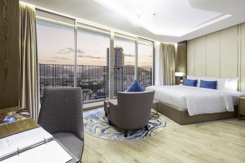 Executive King City View photo 2