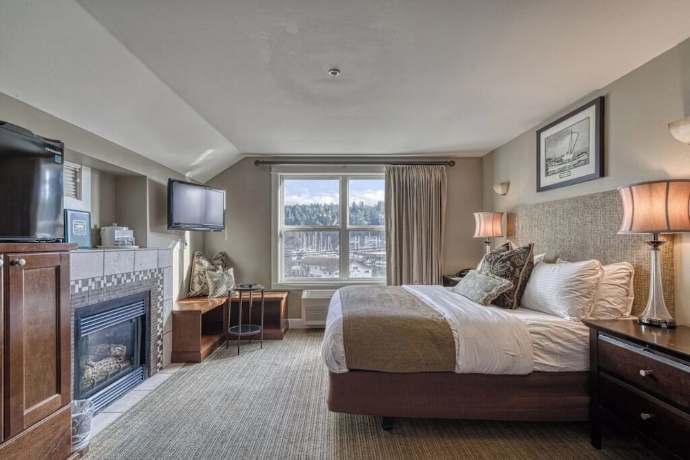Superior Room, Harbor View