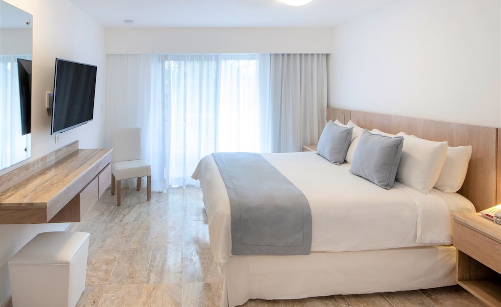 Superior Room, 1 King Bed, Non Smoking (Superior Plus) photo 3